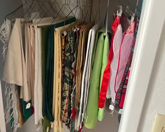 Linens table clothes