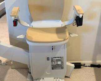 Like New Acorn Curve 180 Stairlift.