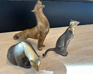 Great Selection of Loet Vanderveen (Dutch, 2015) Signed and Numbered Bronze Figurines including a 5.25" "Seated Cheetah" Numbered 30/2500, a 7" "Roaring Cheetah" (729/750) and a Polar Bear, 138/2500.