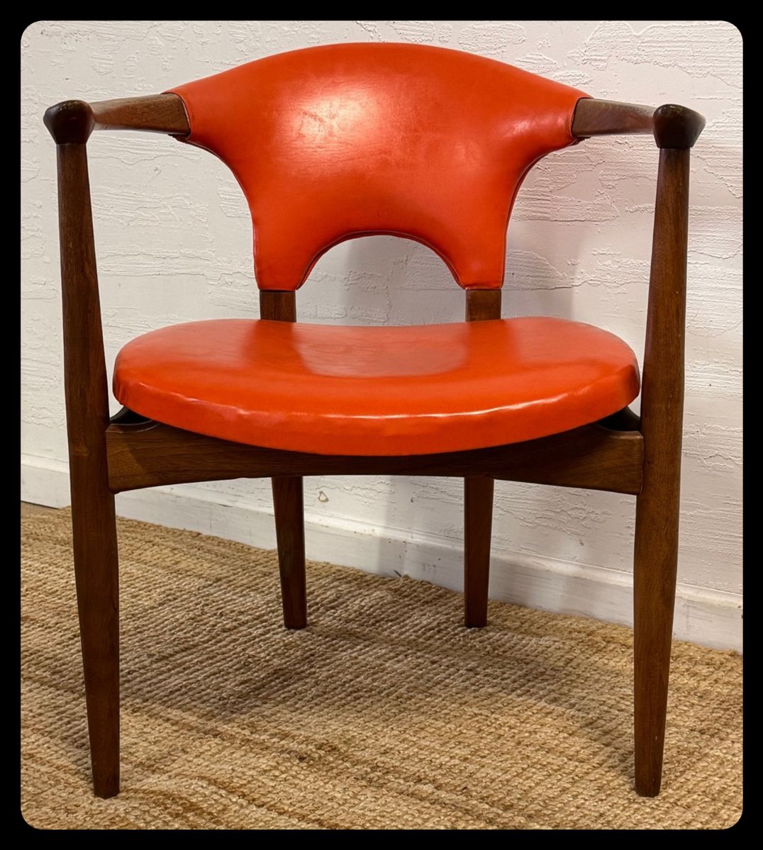 Fabulous Mid Century Wood & Vinyl Chair