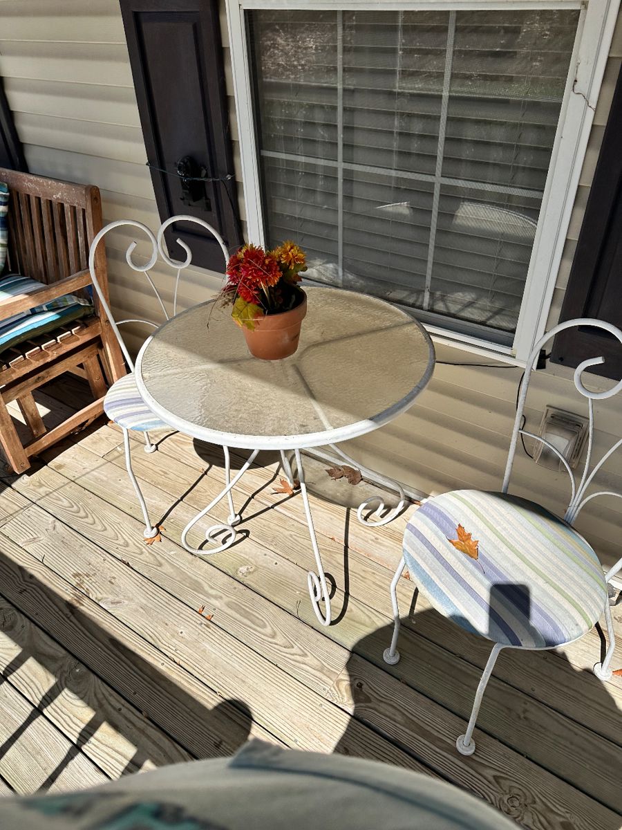 Cute little table with two chairs