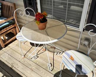 Cute little table with two chairs