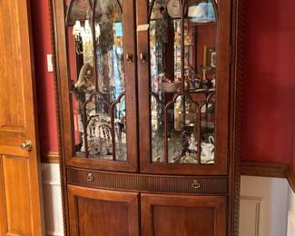 China Packed with fine Porcelain