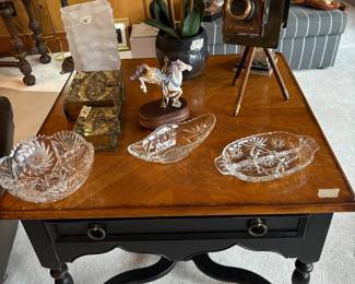 Nice Furniture/ Decoratives/ Glassware
