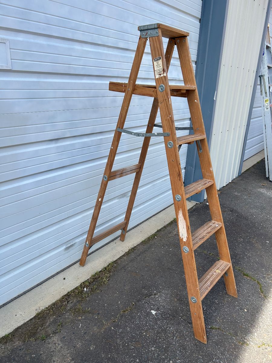 6’ Wood step ladder