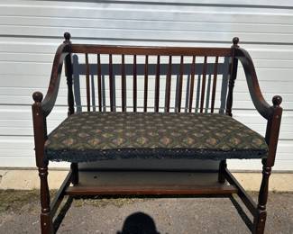 Vintage sitting bench