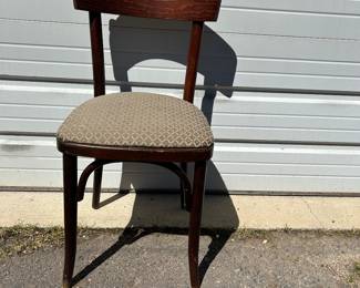 Sitting chair