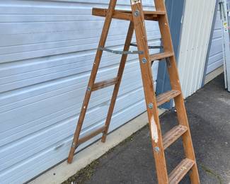 6’ Wood step ladder