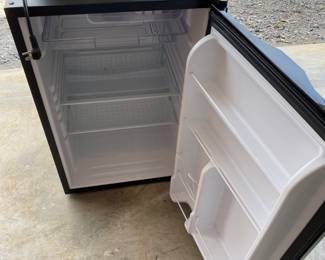 Mini fridge 