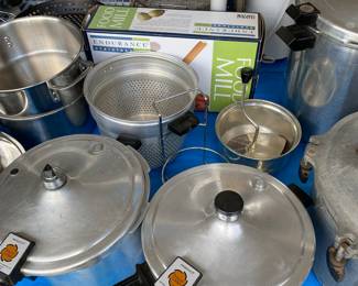 Small pressure cookers 
