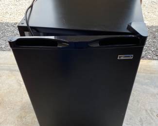 Mini fridge 