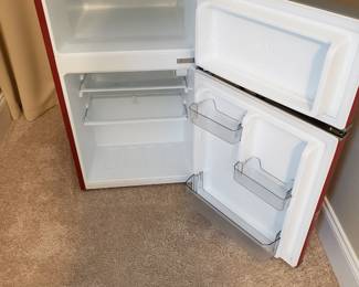 Galanz Mini Fridge, 3.1 cu ft Interior