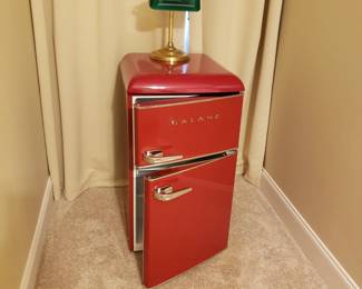 Galanz Mini Fridge, 3.1 cu ft, Brass Lamp with Green Glass Shade