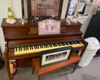 Upright piano 