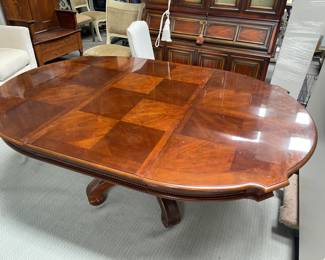 Table w/ 6 chairs 