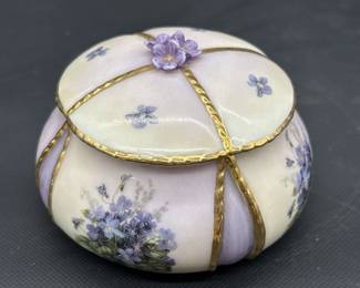 Violets Music Box #A1083- Mozart'z Minuet