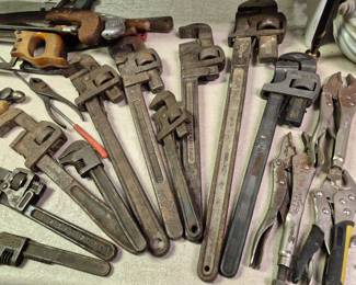 Pipe wrenches
