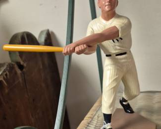 Vintage sports action figures. Roger Maris 1988 Hartland 25th Anniversary Commemorative statue