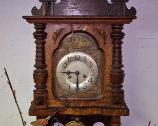 Antique wall clock w/ key