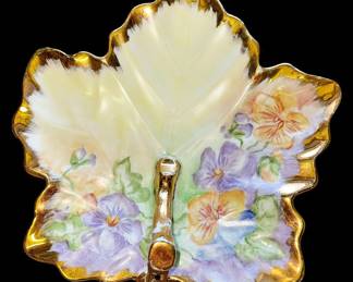 Gold Rim Leaf Decor