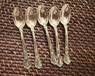 Chantilly Sterling by Gorham
Set 5 demitasse spoons