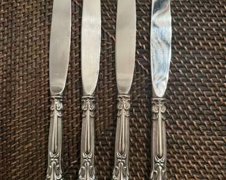 Chantilly Sterling by Gorham
Set 4 dinner size knife 
Note the dinner size is the larger size not the luncheon size. 