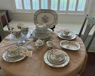 12 Place Settings Chinese Rose by Spode in Like new condition