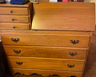 Desk dresser 