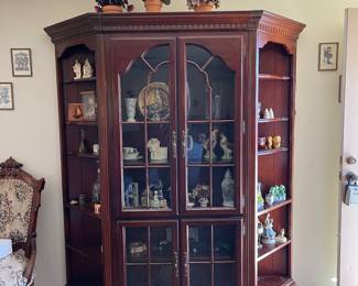 Nice display cabinet in 3 parts 