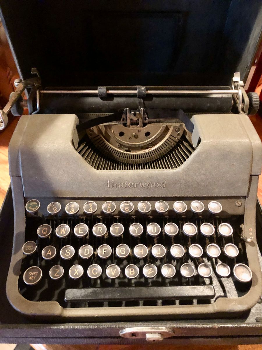 Underwood typewriter with field table case