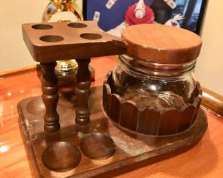 Pipe stand with humidor