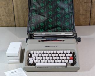 Olivetti LETTERA 35l Typewriter w/extra ribbons and carrying case
