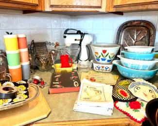 Pyrex Butterprint set of mixing bowls
