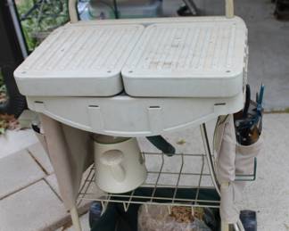 portable gardening station