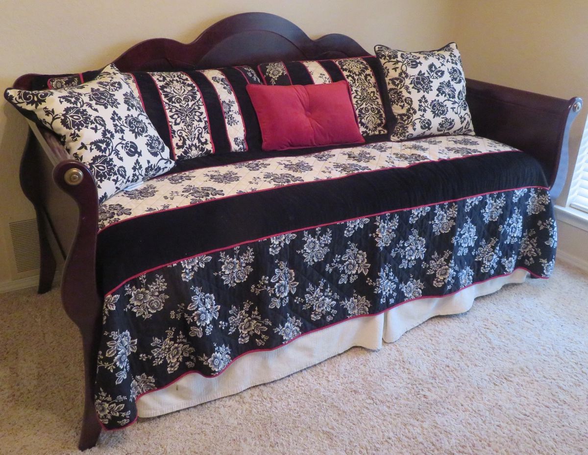 Trundle daybed