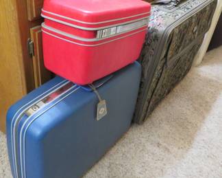 Vintage hard side Samsonite suitcase, train case; vintage Jordache luggage set