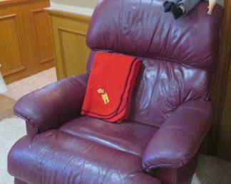 Gemmy squirrel, recliner