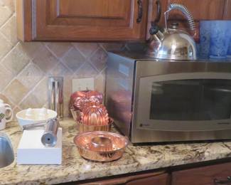 Michael Weems etched art glass tumblers, General Electric microwave