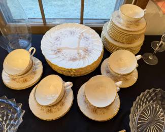 LENOX CHINA SET COQUETTE PATTERN