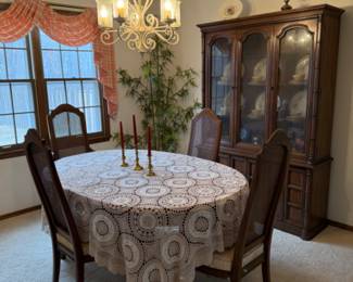 DINING TABLE, 6 CHAIRS, 2 LEAVES AND TABLE PADS, CHINA HUTCH