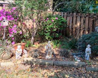 More Yard statues, plants and bird houses