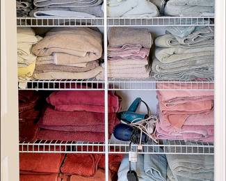 Lots of Nice Bed and Bath Linens