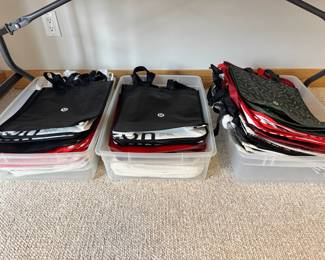 There is a large selection of Lululemon shopper bags