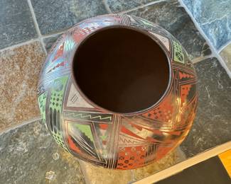 Large Mata Ortiz pottery seed jar by Isidro Ortiz