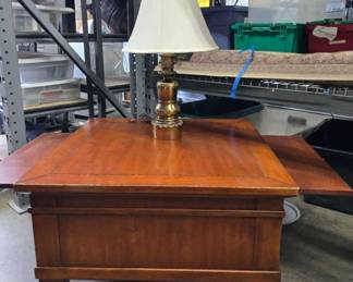 CT767Coffee Table with Lamp