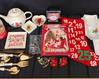 CT961Lenox Teapot And Dishes