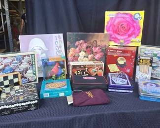 CT935Puzzle And Game Lot