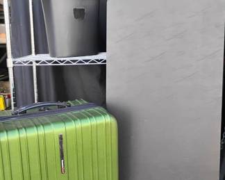 CT945Green Medium Size Suitcase Metal Rack Paper Shredder