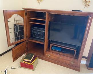 ENTERTAINMENT CTR