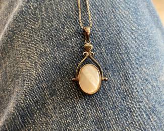 VTG FLIP PENDANT/NECKLACE